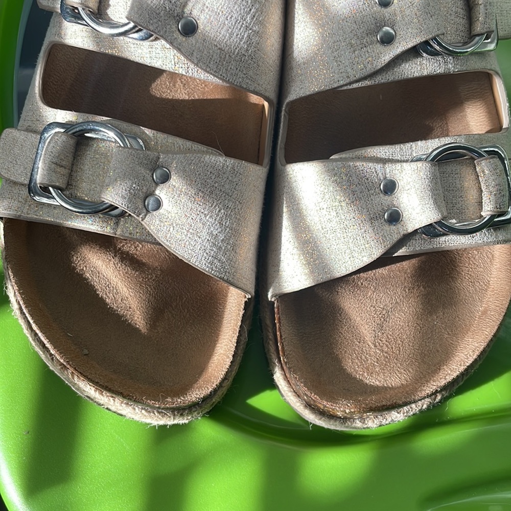 Faux leather size 4 shimmery tan buckle slide sandals boho Festival hippie - Picture 3 of 7